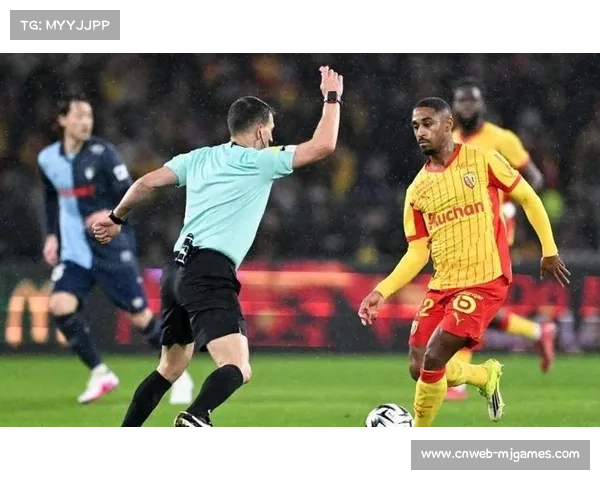 朗斯5-0狂胜巴黎FC登顶法甲积分榜，赛义德梅开二度